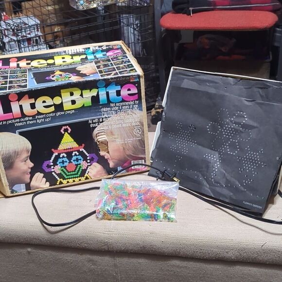 #2 Hasbro Vintage 1981 Lite-Brite In Great Working Condition With Pegs Paper - Picture 1 of 11